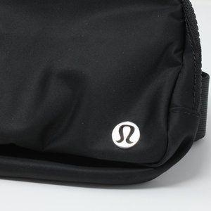 Lululemon Everywhere Belt Bag Black with Silver Drop